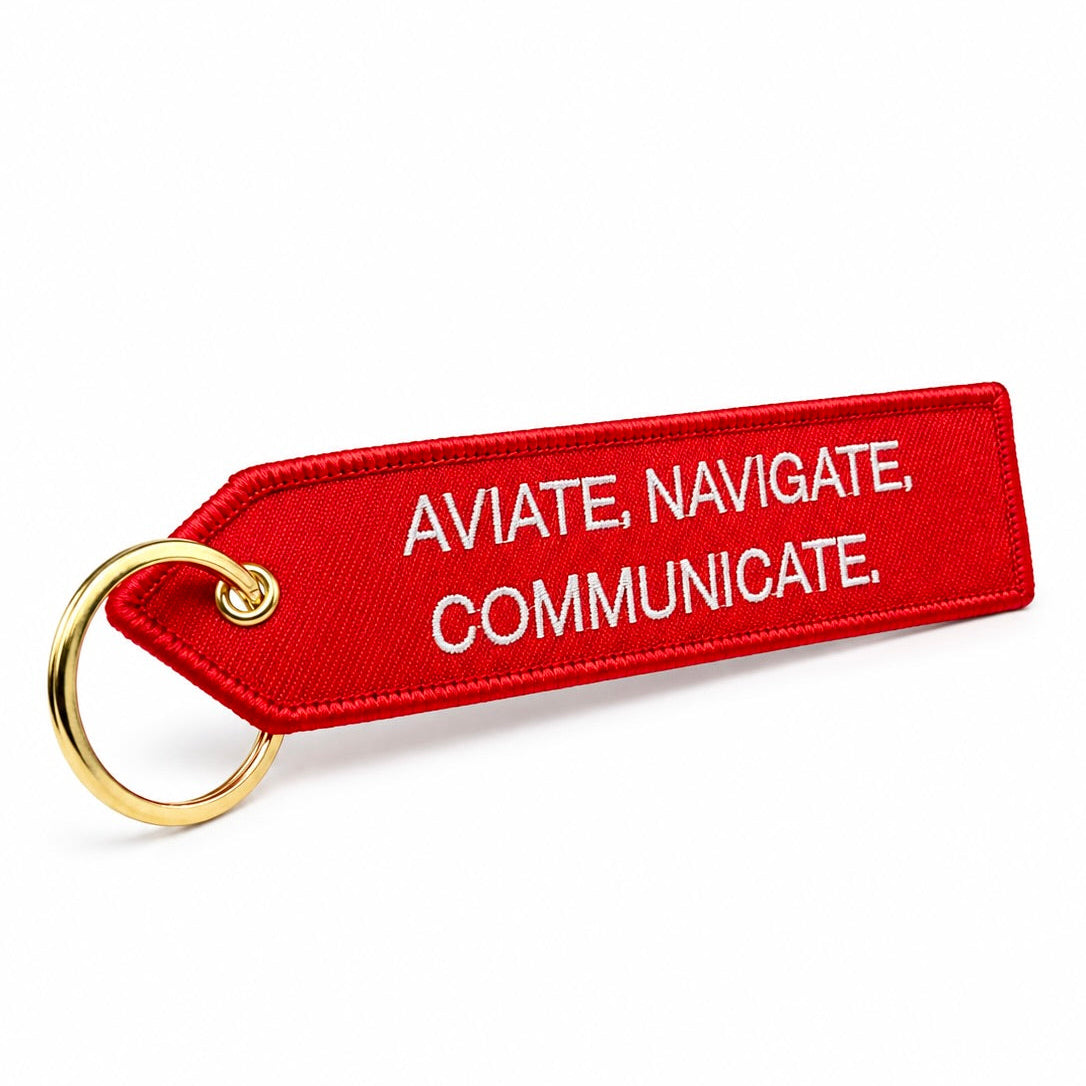 Roter "aviate. navigate. communicate." Luftfahrt Schlüsselanhänger mit goldenem Ring