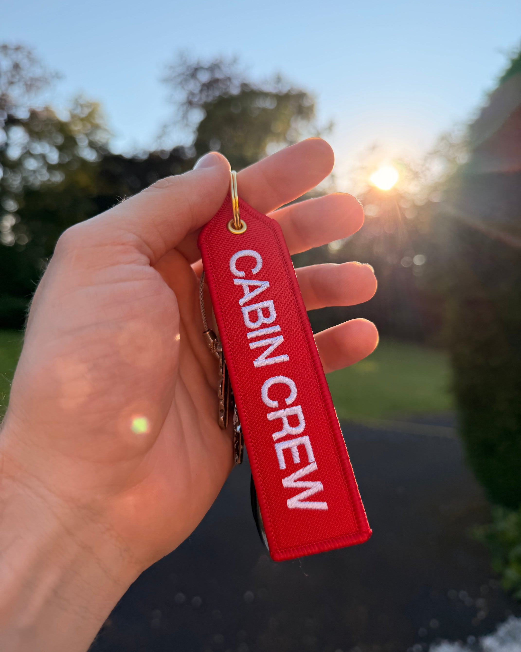 Roter "Cabin Crew" Schlüsselanhänger für Flugbegleiter und Aviation Geeks mit goldenem Ring