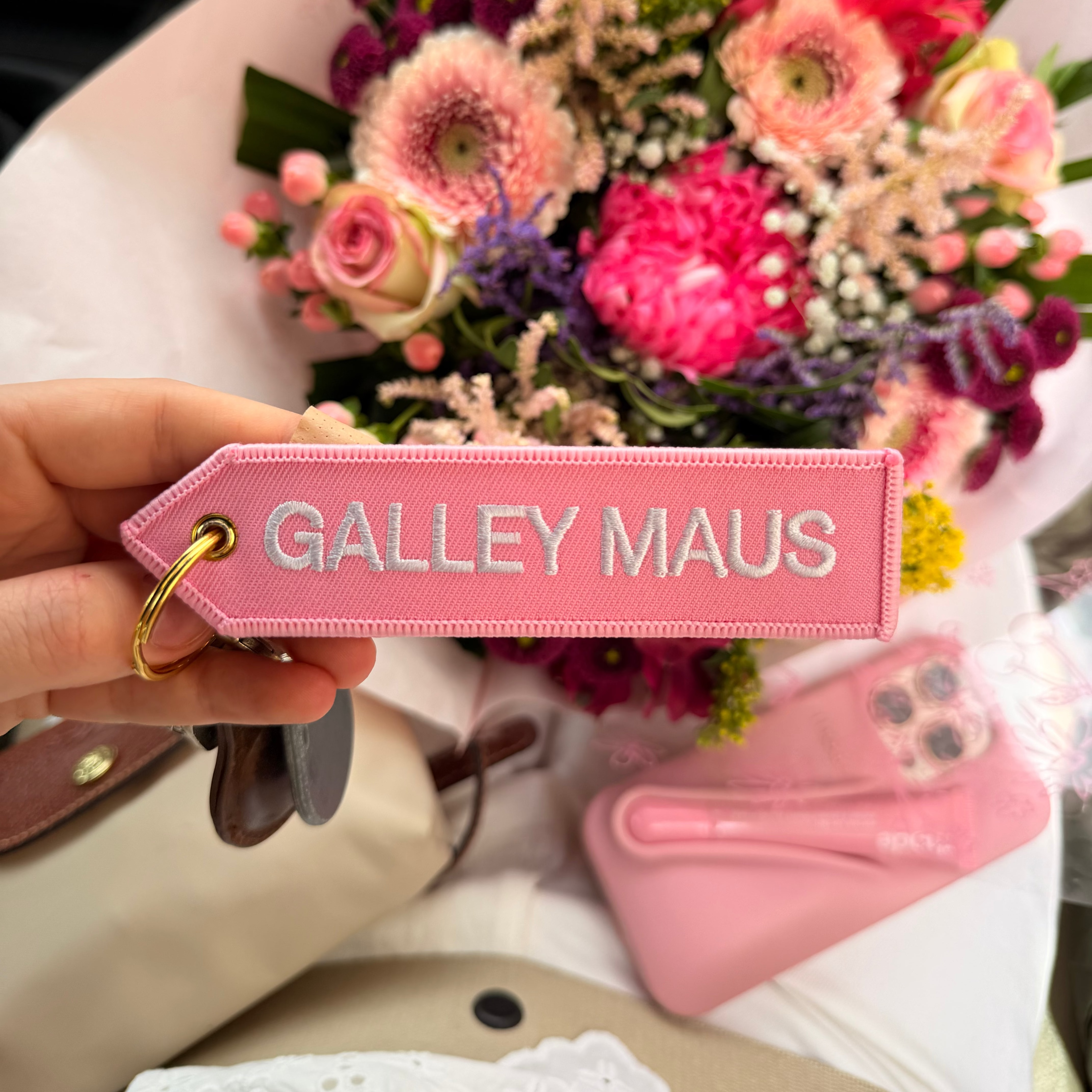 Rosa 'Galley Maus' Schlüsselanhänger mit goldenem Ring 
