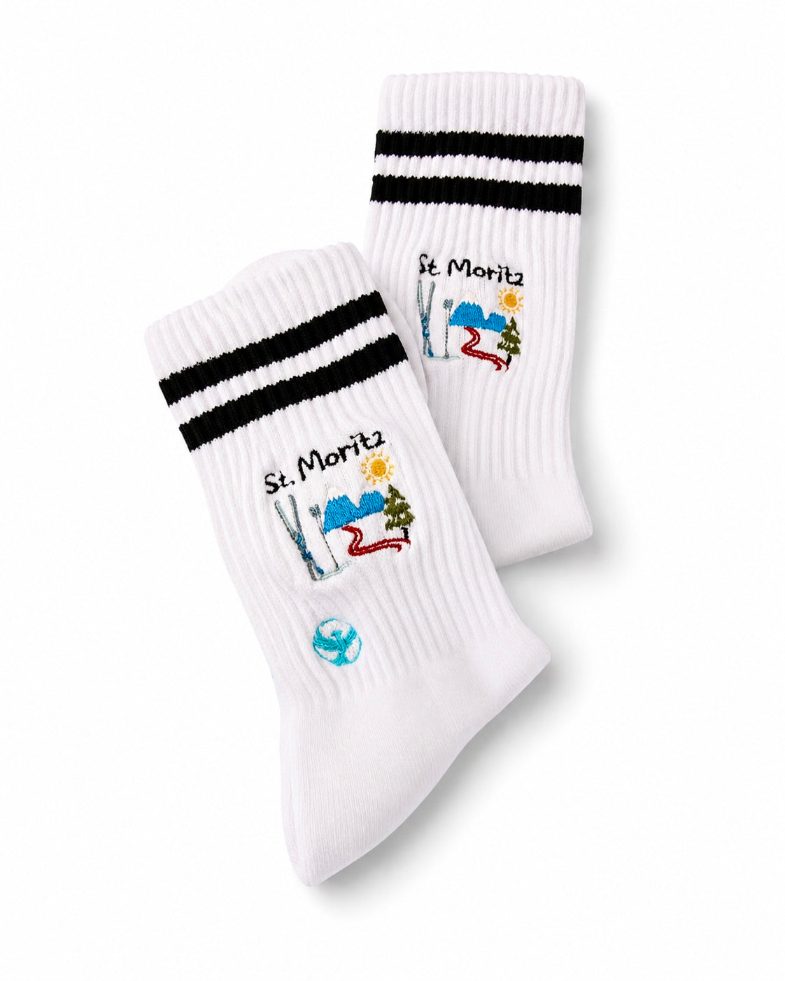 Weisse Socken mit Motiv von St. Moritz mit schwarzen Streifen von JUMPSEAT im Studiolicht