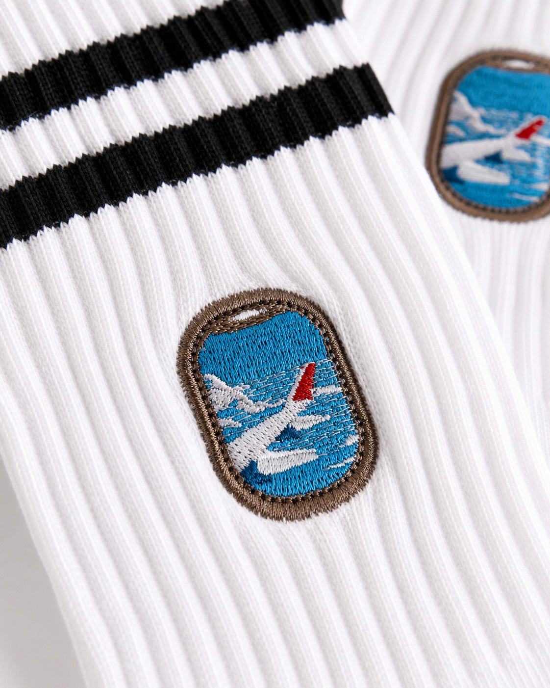 Gestickte Socken mit Flugzeugfenster von Jumpseat