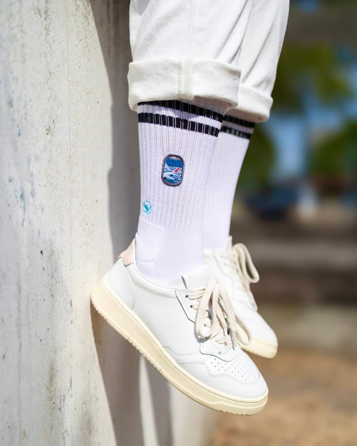 Gestickte Socken "Window Seat" mit Flugzeugfenster von Jumpseat