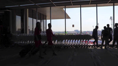 Stewardessen am Flughafen Terminal – Aviation Lifestyle Design für Socken, Lanyards und Flugzeug Merchandise